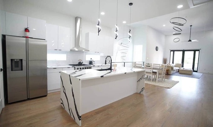 Oak Cliff House | Skyline Gem Penthouse Loft Dallas