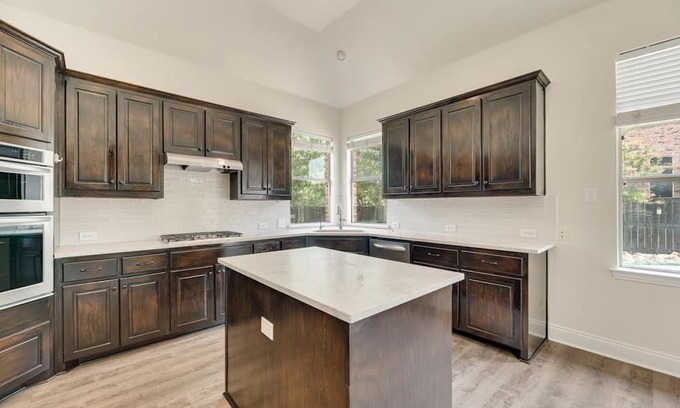 Allen House | Marvelous 4-bedroom house with Large backyard and pool/SPA