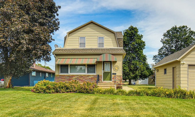 Burke House | 2 Mi to Burke Lake: Quaint Small-Town Retreat!