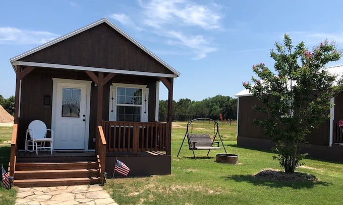 Glen Rose Cabin | Dinosaur Valley RV Park Cabin 4