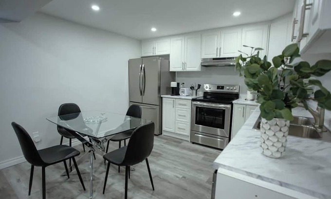 Toronto Apartment | 2 Bd Retreat Near Airport