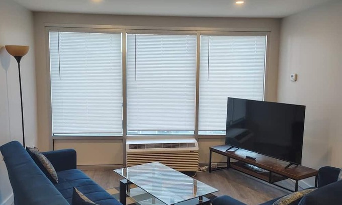 Downtown Hartford Apartment | Fully Furnished Private 1-bed Boutique Building FREE UTILITIES/GYM/POOL