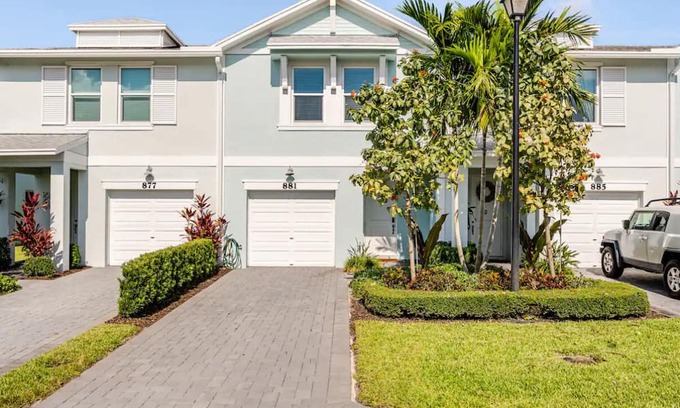 Greenacres House | 3 bedroom 2.5 bath townhome in West Palm Beach