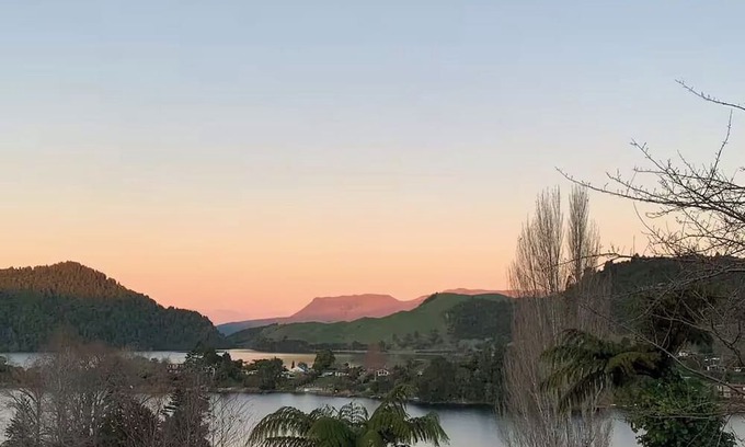Lake Okareka Apartment | Rotorua Lake Ōkareka Studio with Views, Spa & BBQ
