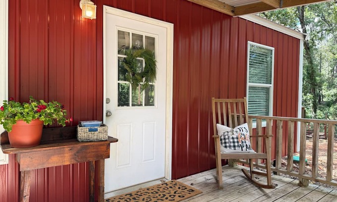 Whitehouse Cabin | Whitehouse Woods Hideaway