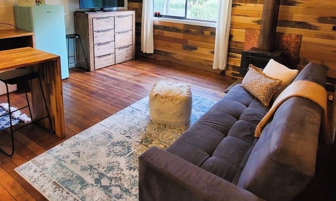 Swan Bay Cottage | Cosy cottage on the Tamar - 15 minutes to Launceston/Vineyards