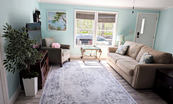 Avis Oaks House | 3-bedroom Private Forest Retreat Home with Wifi and Full Kitchen