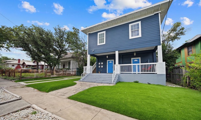 Alta Vista Apartment | San Antonio Getaway I Near Downtown & Airport
