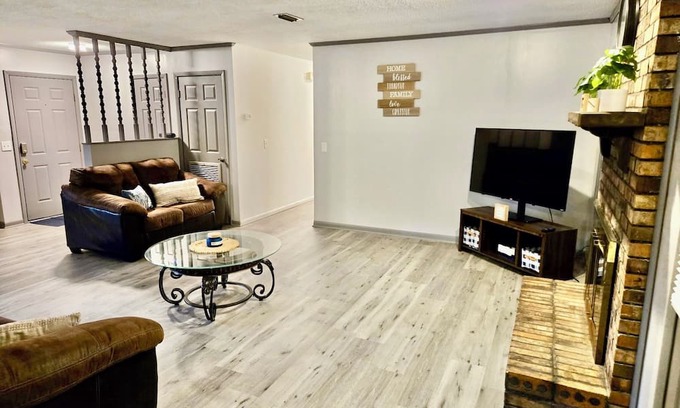 Enterprise House | Charming, recently renovated 3 BR house in a quiet neighborhood in Enterprise!