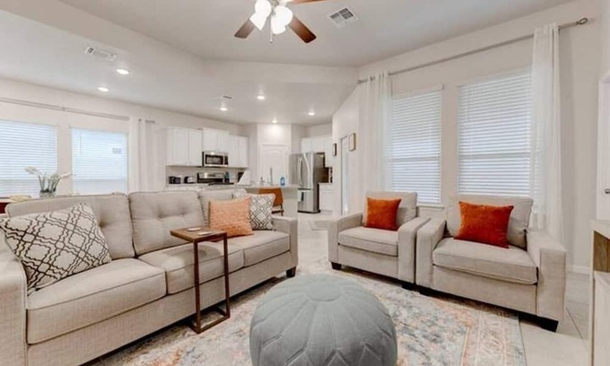 Temple House | Family-Ready Retreat - Baylor, VA, Temple College