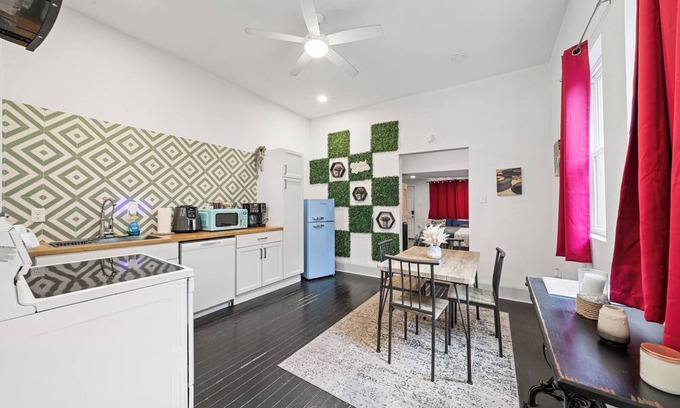 Alta Vista Apartment | San Antonio Historic Apt l Central & Near Airport