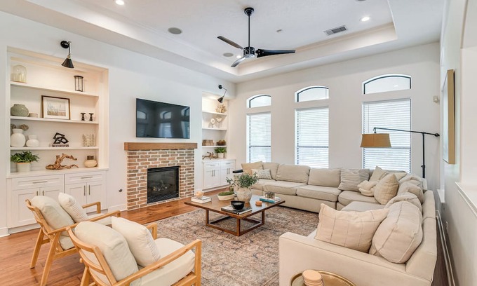 Manvel House | Heated Pool: Family-Friendly Houston Area Home!