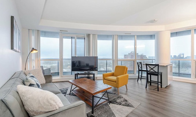 Markham Condo | Beautiful 2 Bed 2 Bath with Parking