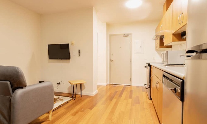 Gastown Apartment | Pet Friendly Furnished One Bedroom@440 Richards