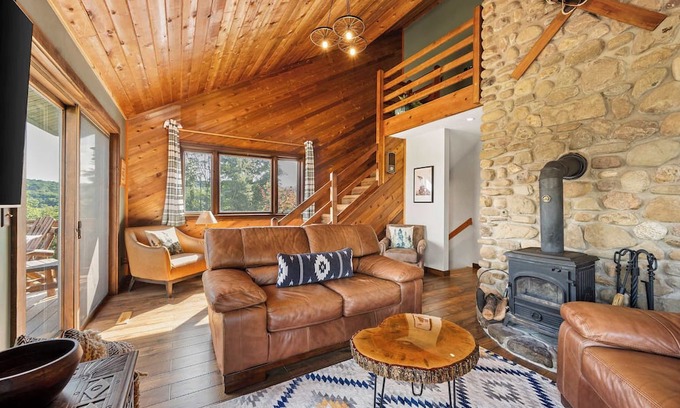 West Valley Cabin | Family-Friendly Cabin with Heated Pool & Sauna