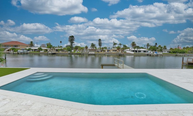 Belle Vista House | ☀Saltwater Pool🐠Fishing Dock🐶Dog Allowed🌞Parrots Cove🏠Single Family Home