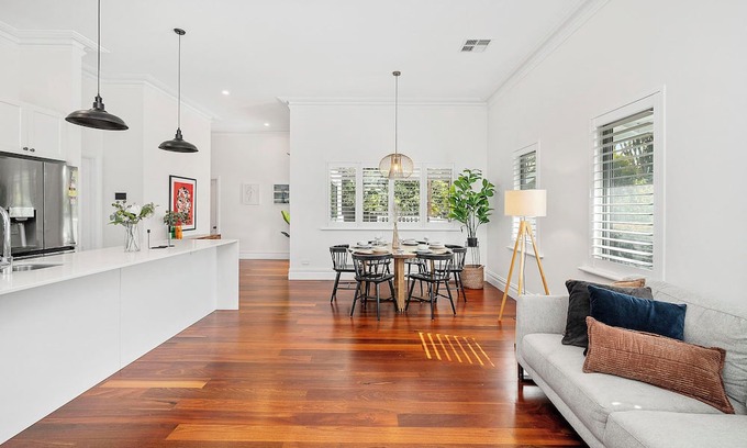 Bayswater House | Stylish Suburban Getaway: Spacious & BBQ in Bayswater