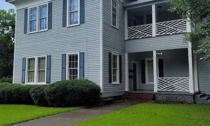 Dublin Apartment | Charming 1-bedroom apartment in fabulous Dublin, GA. Just minutes from Downtown.