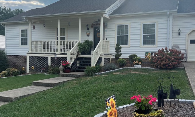 Jonesborough House | Charming 1-bedroom house in quaint downtown Jonesborough