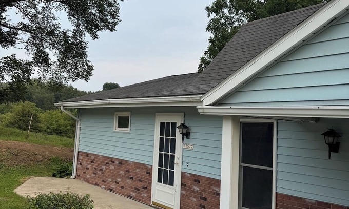 Darlington House | Home away from home right off the trail between Mineral Point and Darlington