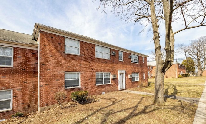 West Hartford Apartment | West Hartford Affordable, NEW, & Parking Included