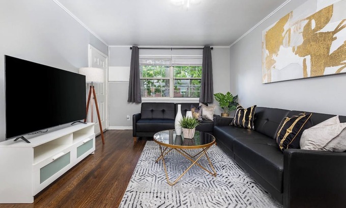West Hartford Apartment | Nearest to Blue Back Square - Affordable w/KING Bed