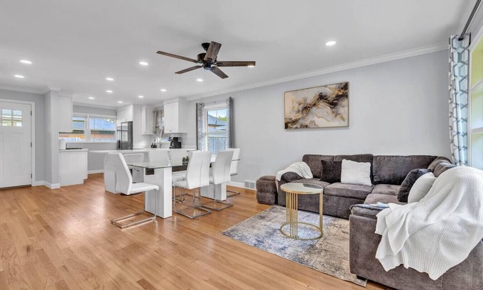 Elmhurst Apartment | Elmhurst Gem – Ideal Mid-Term Rental, Top Location