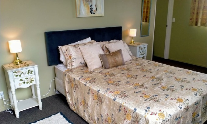 Darfield Cabin | Cosy comfortable, peaceful retreat, 30 mins from Christchurch Airport