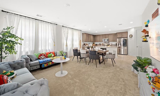 Ontario Villa | Super Mario/5BD/3BA/7BEDS/3TVS/Near Airpot/Clean