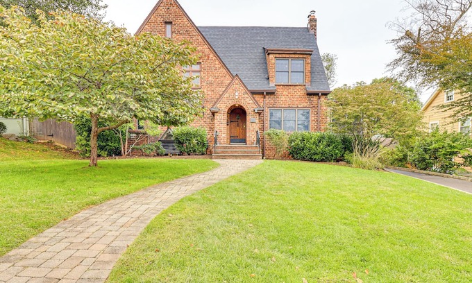 West Orange House | Easy Train Access to NYC! Elegant Family Retreat