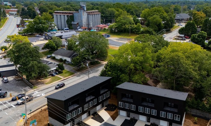 Easley House | Tigers Friends! 18 mls to Clemson, 737 mls to NYC 2 BD 2.5 Bath
