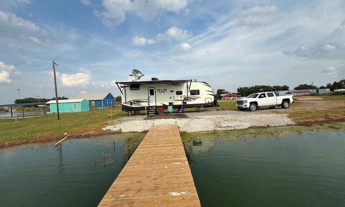 Gardner House | Relax or fish on this private pond and watch the most beautiful sunsets from RV
