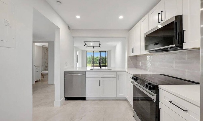 Hutchinson Island South Condo | Beautiful BEACHFRONT in HUTCHINSON ISLAND, Fl. 2 Bed 2 Bath. TOTALLY RENOVATED.