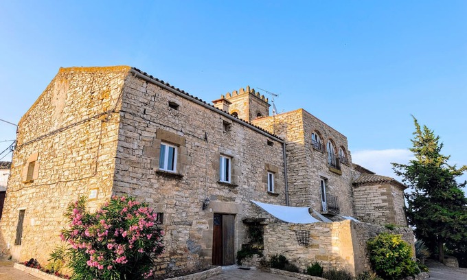 Sant Guim de la Plana House | Rural House 'La Rectoria De Vicfred' with Mountain Views, Wi-Fi and Air Conditioning