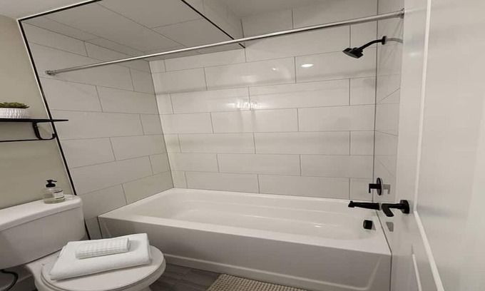 Downingtown Apartment | 3-bedroom apartment in lovely Downingtown with AC