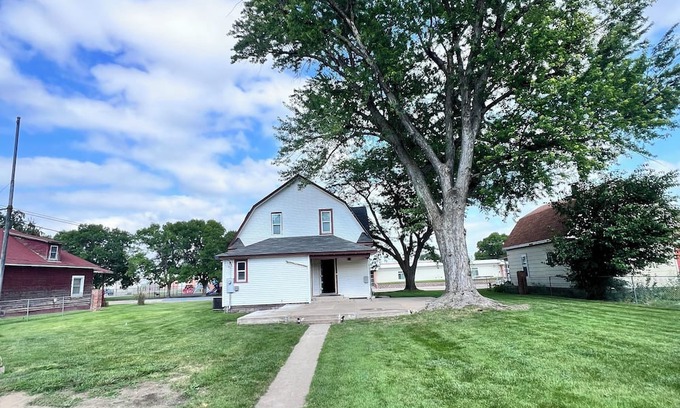 Gothenburg House | Hometown RetreatnTremendous 5-bedroom house with AC in charming Gothenburg