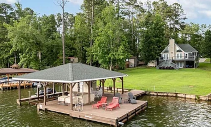 Hardwick House | Lake Sinclair Escape - boathouse, 4 bedroom