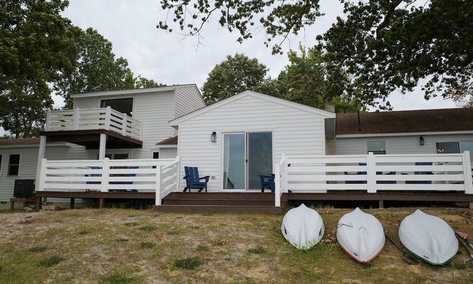 Hertford House | Riverfront Retreat on Perquimans: Cozy Fire Pit, Golf Minutes Away, Serene Views