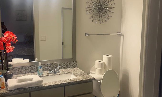 Lebanon Apartment | Cozy Apartment 2bd 2ba with balcony. Washer and dryer included. Full kitchen.