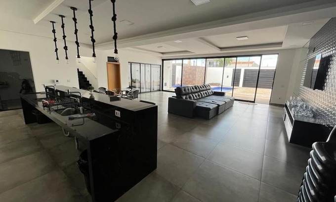 Maringa House | Day Use or Overnight Stay Cozy House with Pool and Jacuzzi