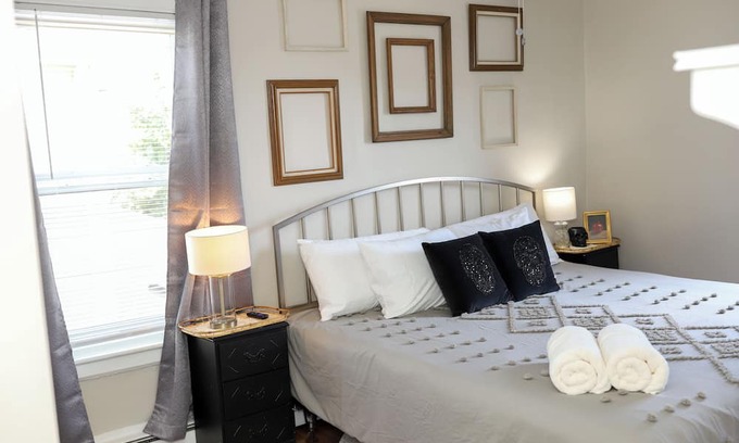 Salem Apartment | The Gatehouse at Castle Hill