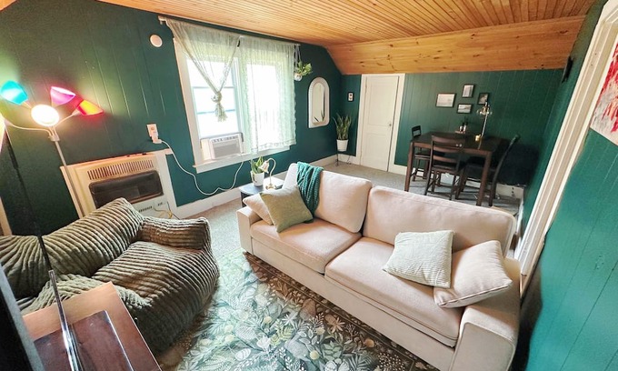 Liverpool Apartment | Cozy 1-bedroom apartment in lovely Liverpool with AC
