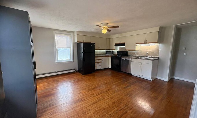 North Attleboro House | Fabulous building in North Attleborough Downtown - 2 bedrooms