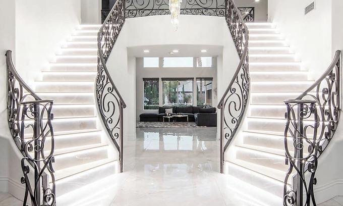Seven Hills House | Luxurious Home: Pool, Gym, Cinema, & More