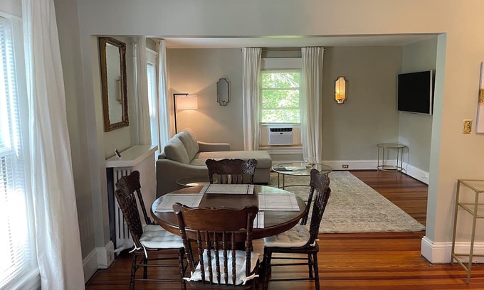 Lexington Apartment | Charming 2-bedroom apartment with short walk to downtown and Universities