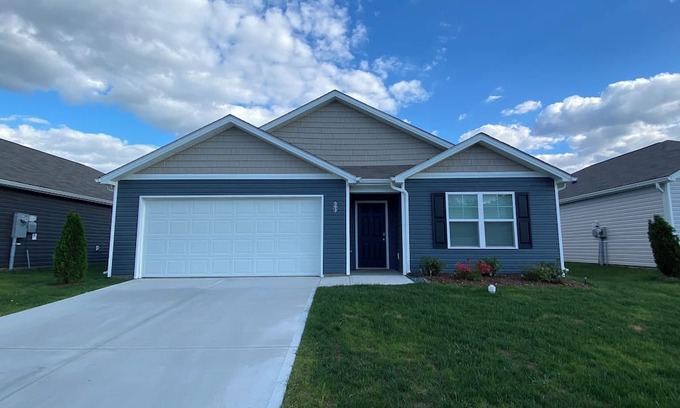 Bluff City House | New 4BR/2BA Home near Bristol Motor Speedway