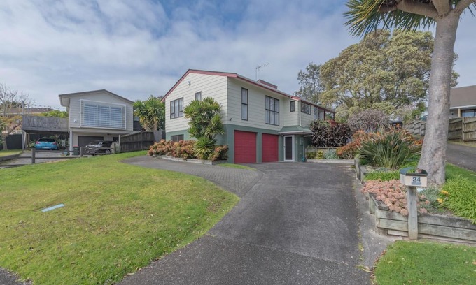 Bucklands Beach House | Marendellas Escape - Bucklands Beach Holiday Home