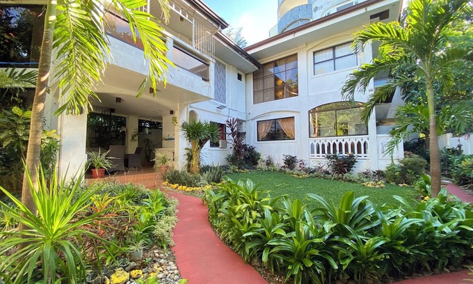 Balabag House | 4-Bedroom house- Summer Breeze Boracay Aklan