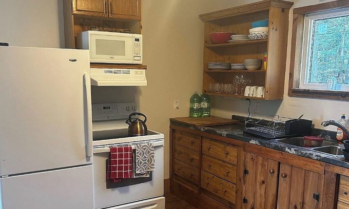 Machar Cottage | Crystal Haven Lake House tranquility found with this 3 bdrm plus bunkie retreat