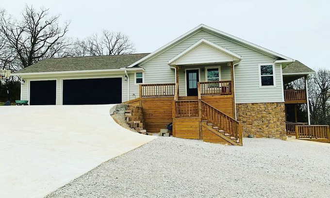 Madison County House | Secluded 4 Bedroom 4 bathroom near Wedding Venue